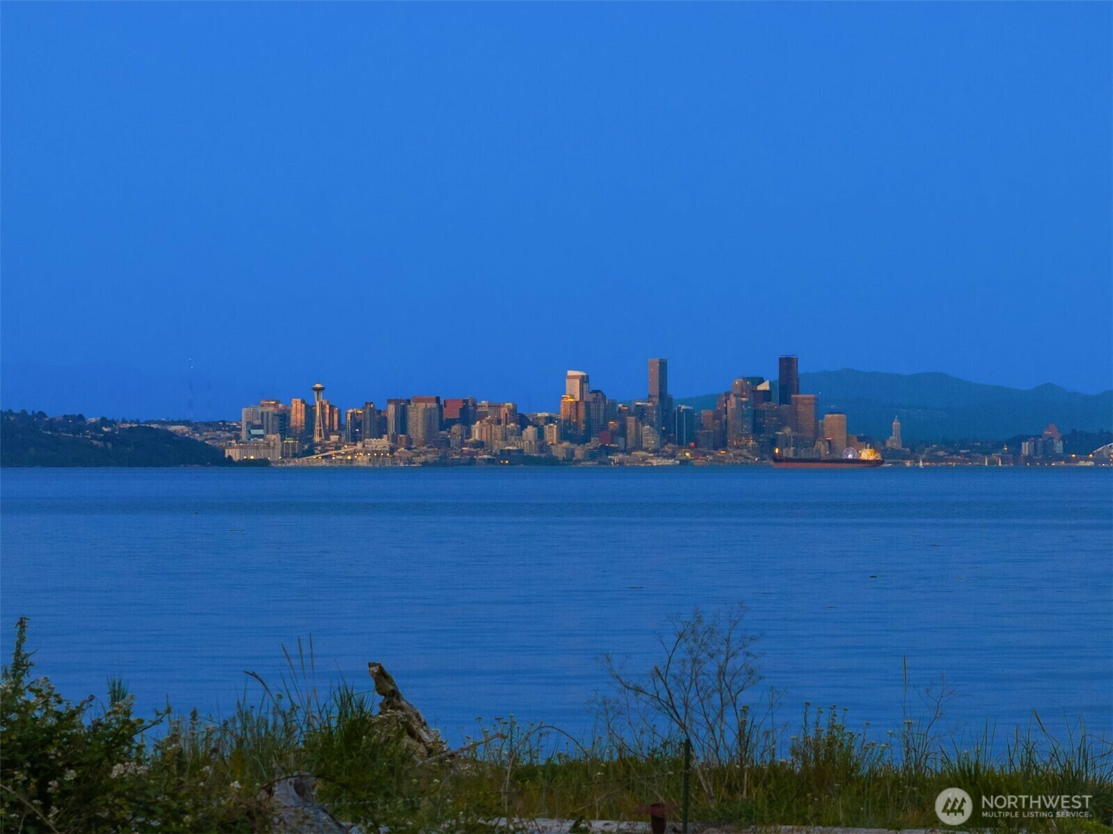 Property Photo: 9882 Manitou Beach Drive NE WA 98110