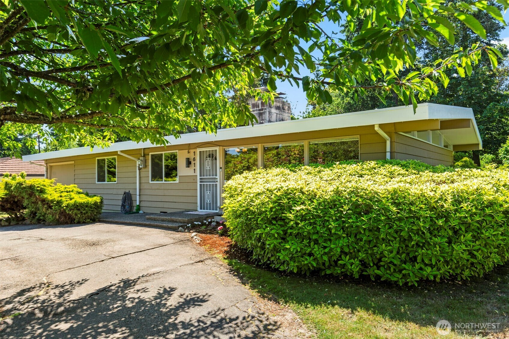 Property Photo: 1611 SW 131st Street WA 98146