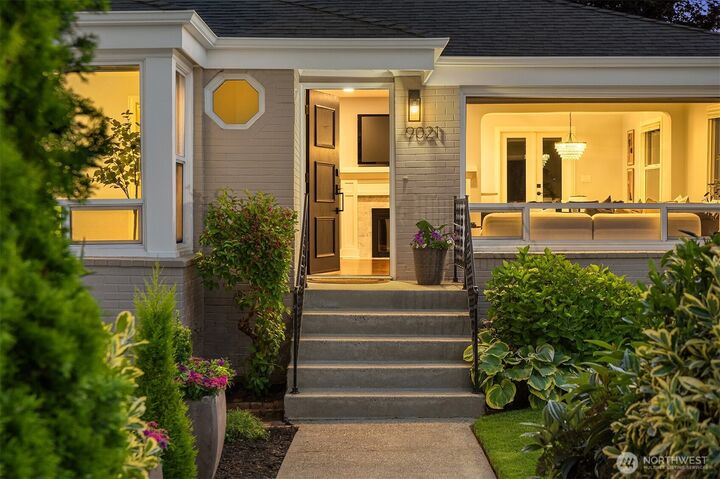 Property Photo: 9021 Phinney Avenue N WA 98103