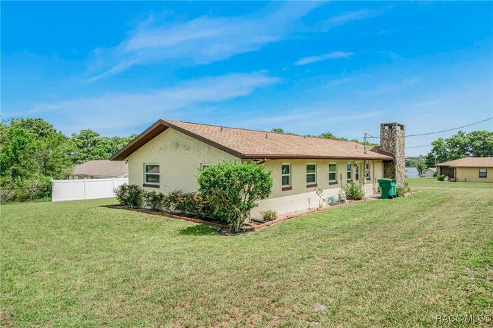 Property Photo: 504 Hilltop Road FL 34453