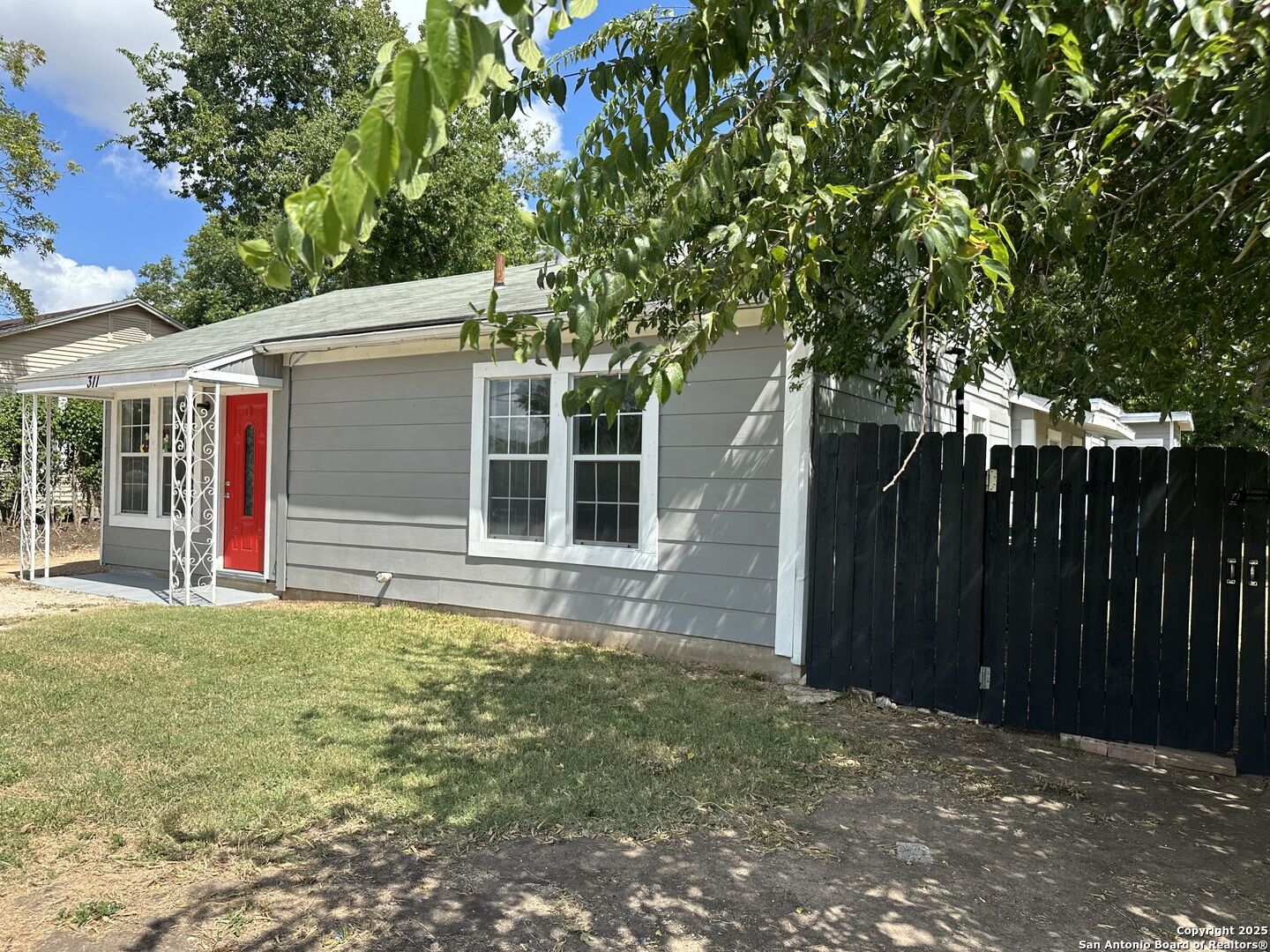 Property Photo: 311 Glamis TX 78223