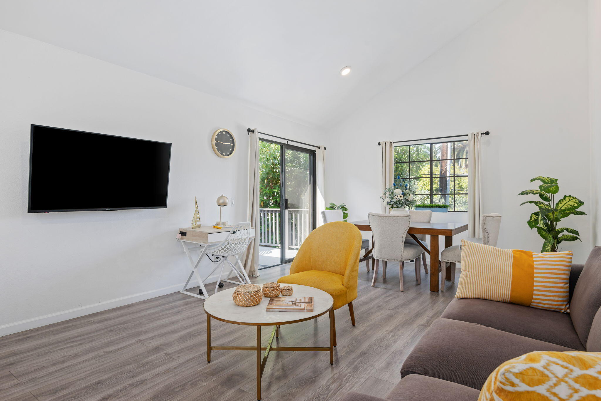 Property Photo:  325 Ladera Street 5  CA 93101 