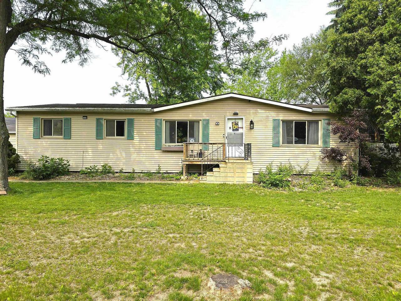 Property Photo: 19 Falling Creek Drive 19 WI 53548