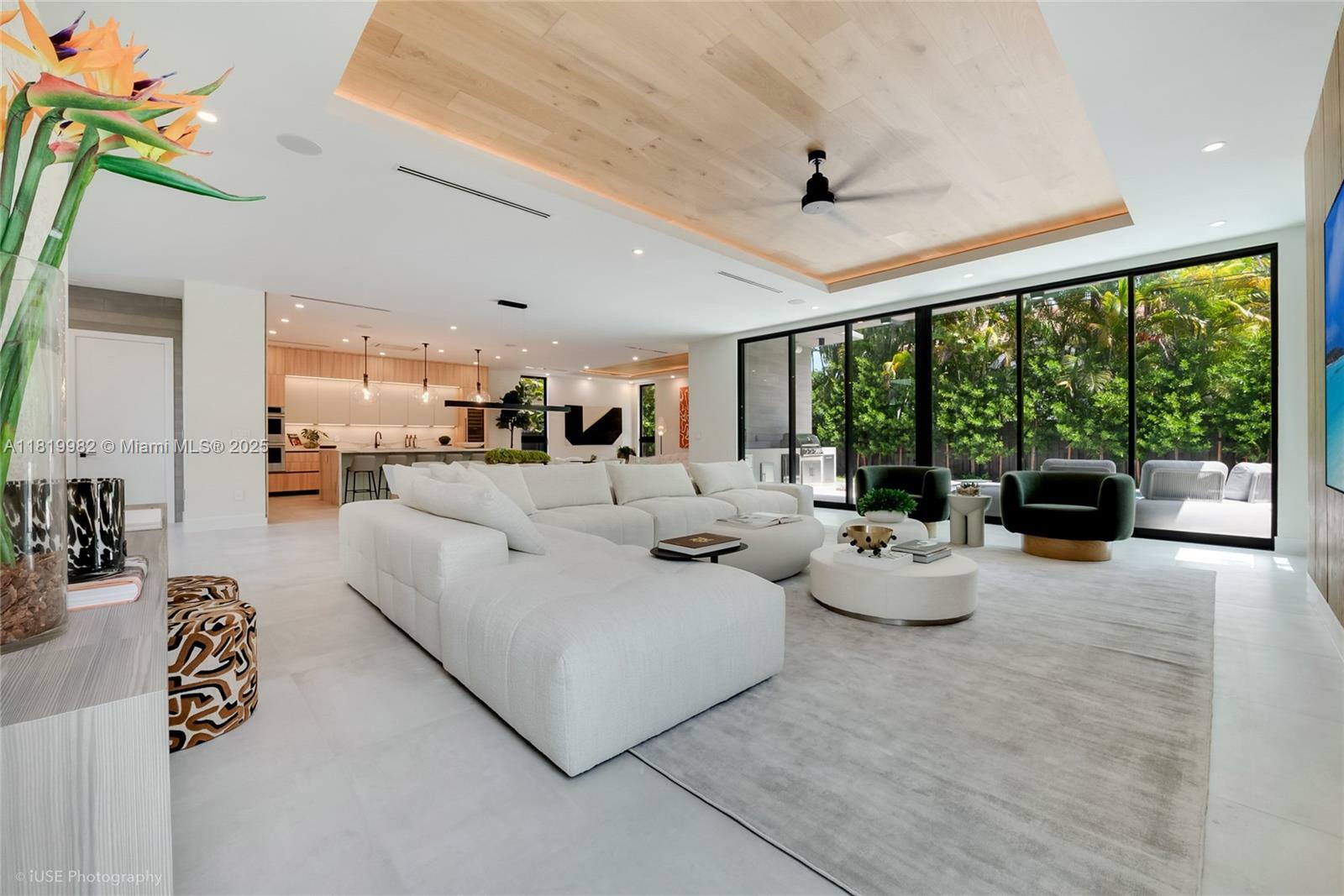 Property Photo:  4110 Park Ave  FL 33133 