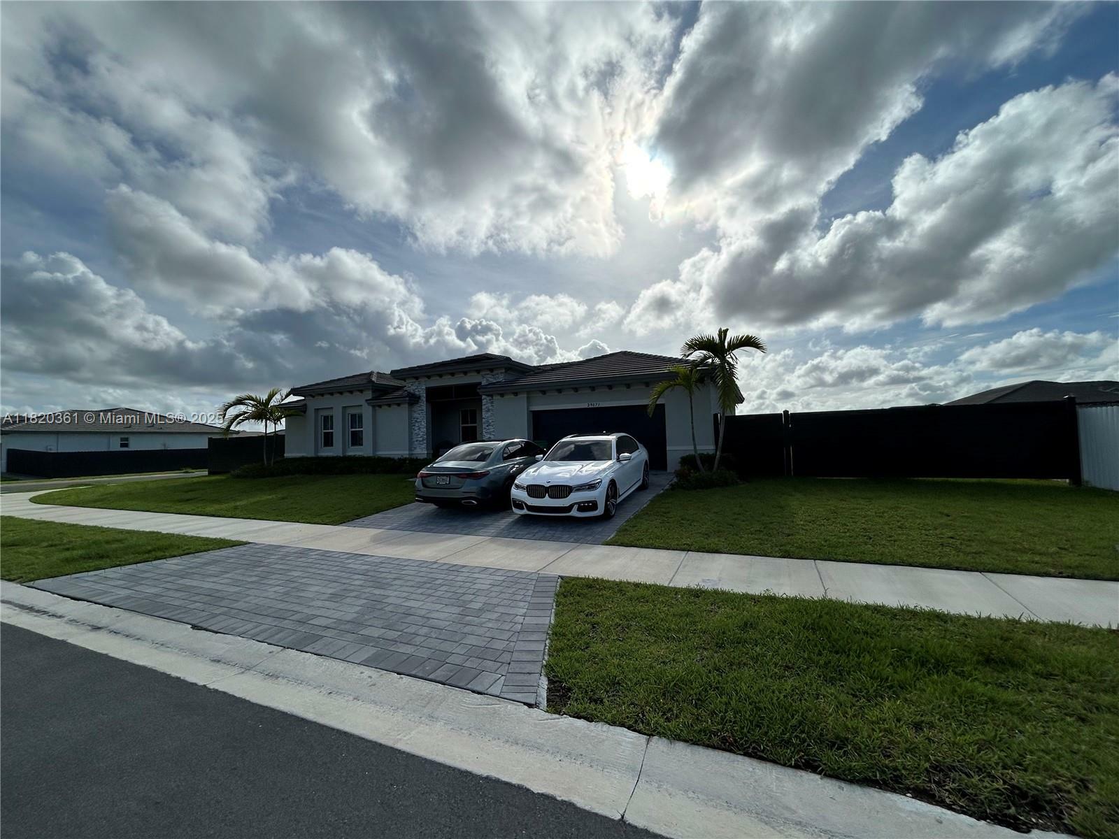 Property Photo: