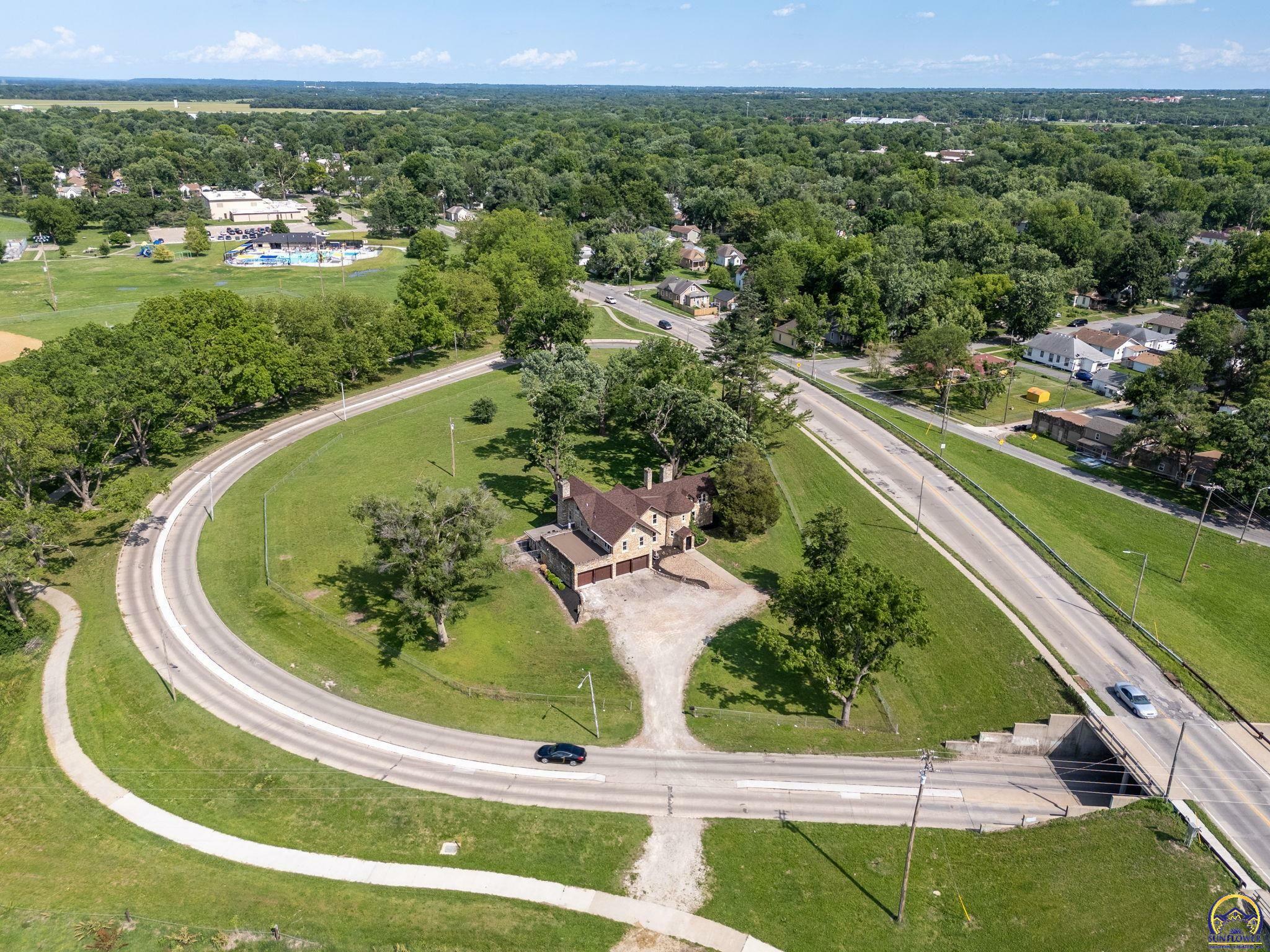 Property Photo: 1400 NE Sardou Ave KS 66616