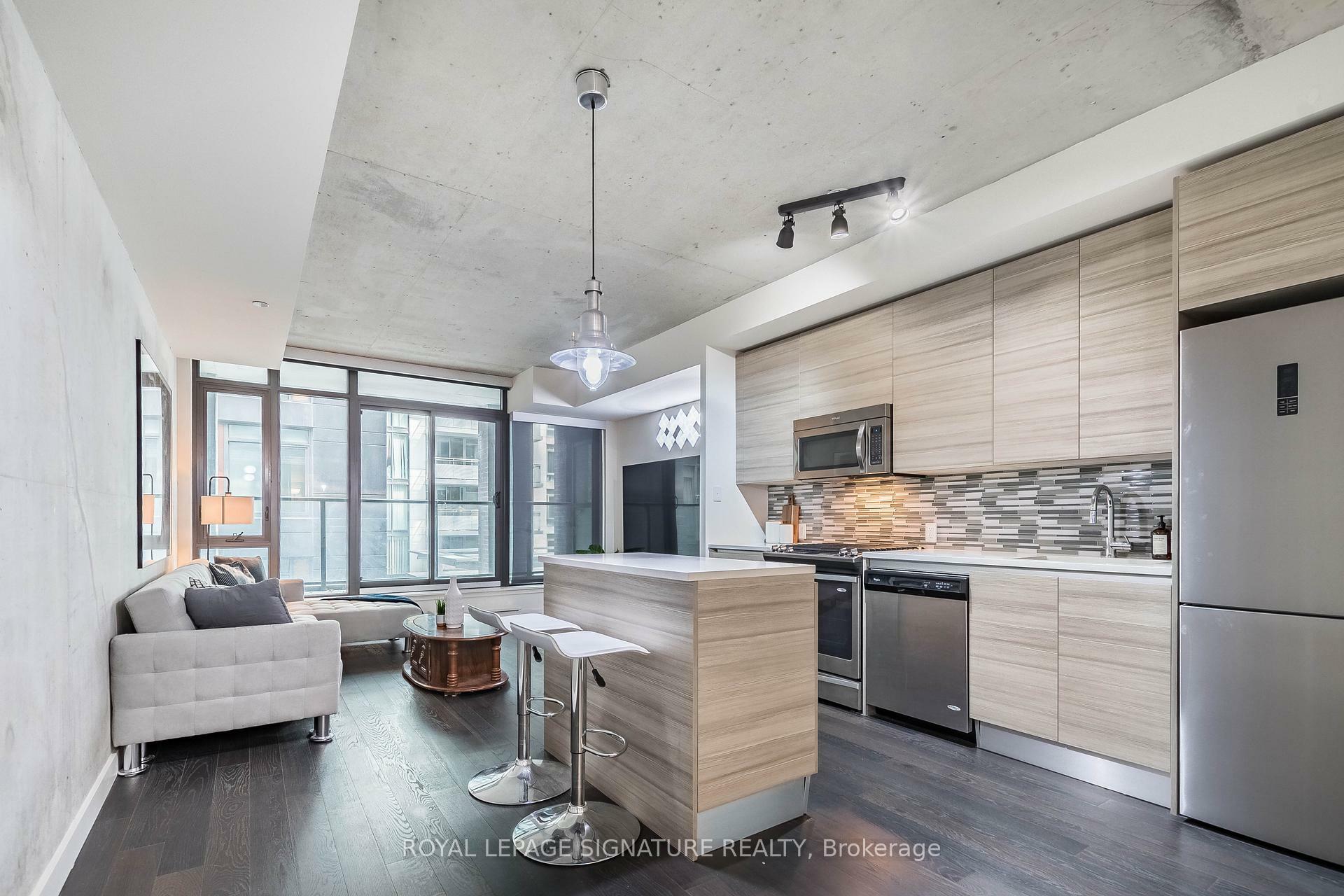 Property Photo: 111 Bathurst Street 318 ON M5V 0M9