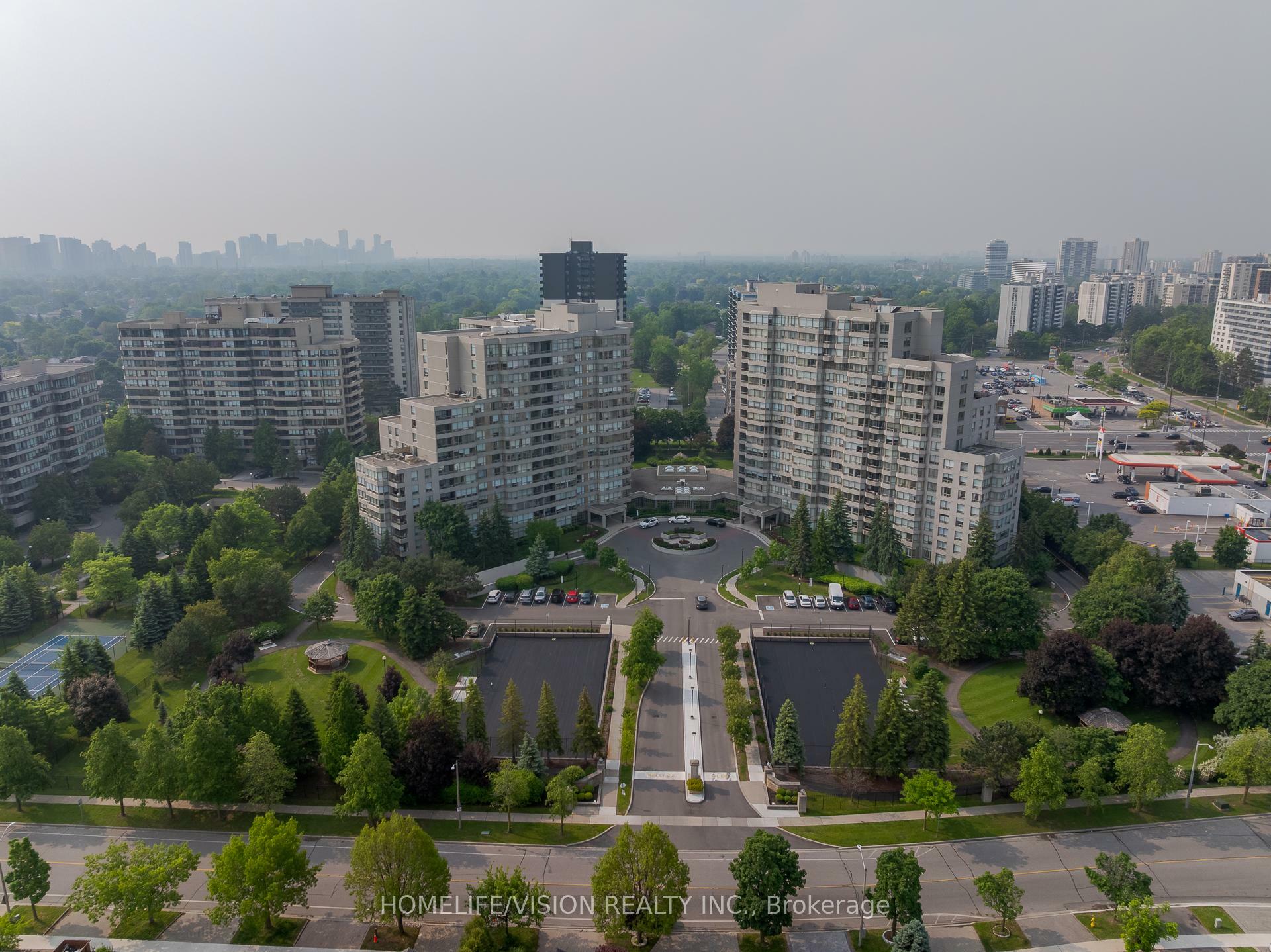 Property Photo: 7 Townsgate Drive 413 ON L4J 7Z9