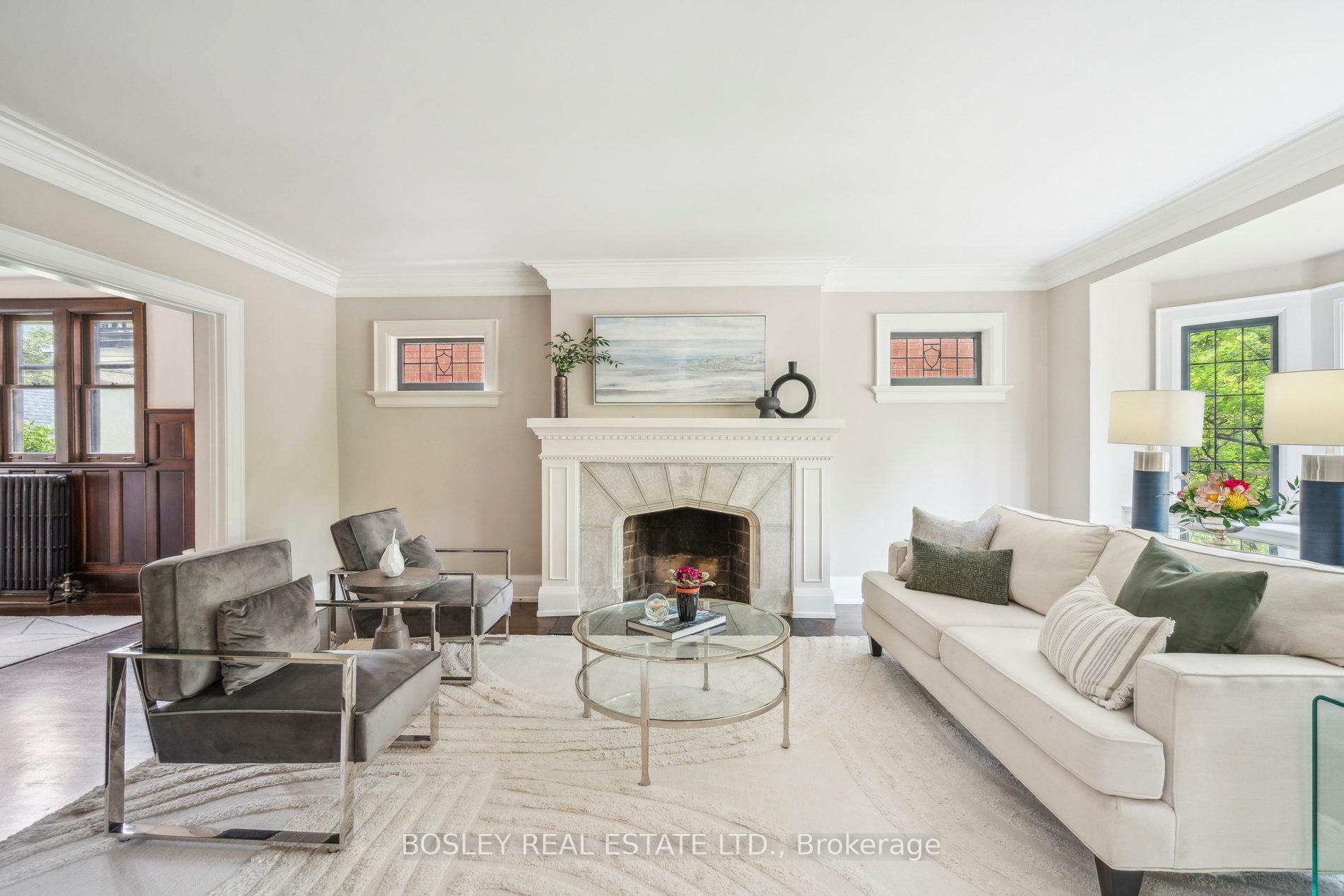 Photo de la propriété: 294 Douglas Drive ON M4W 2C2