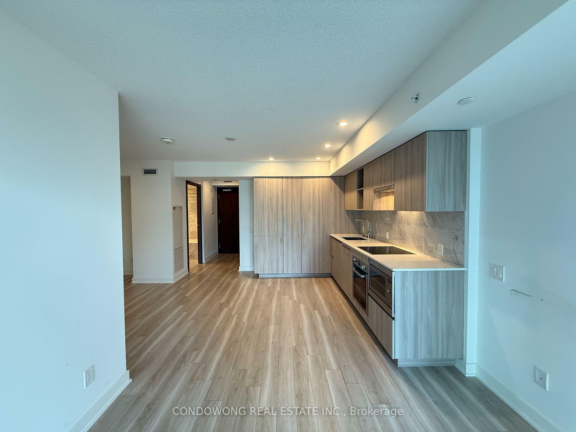 Property Photo: 19 Bathurst Street 1010 ON M5V 0N2