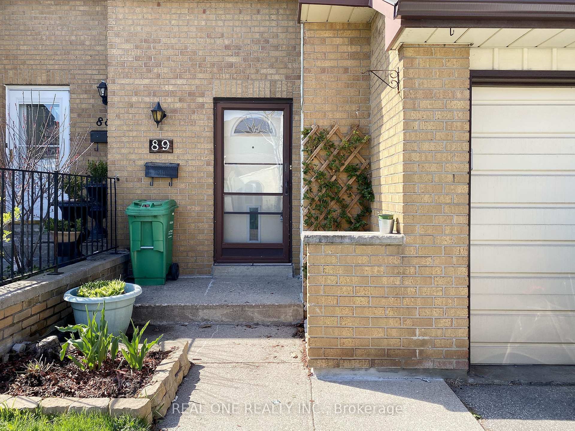 Property Photo: 41 Mississauga Valley Boulevard 89 ON L5A 3N5