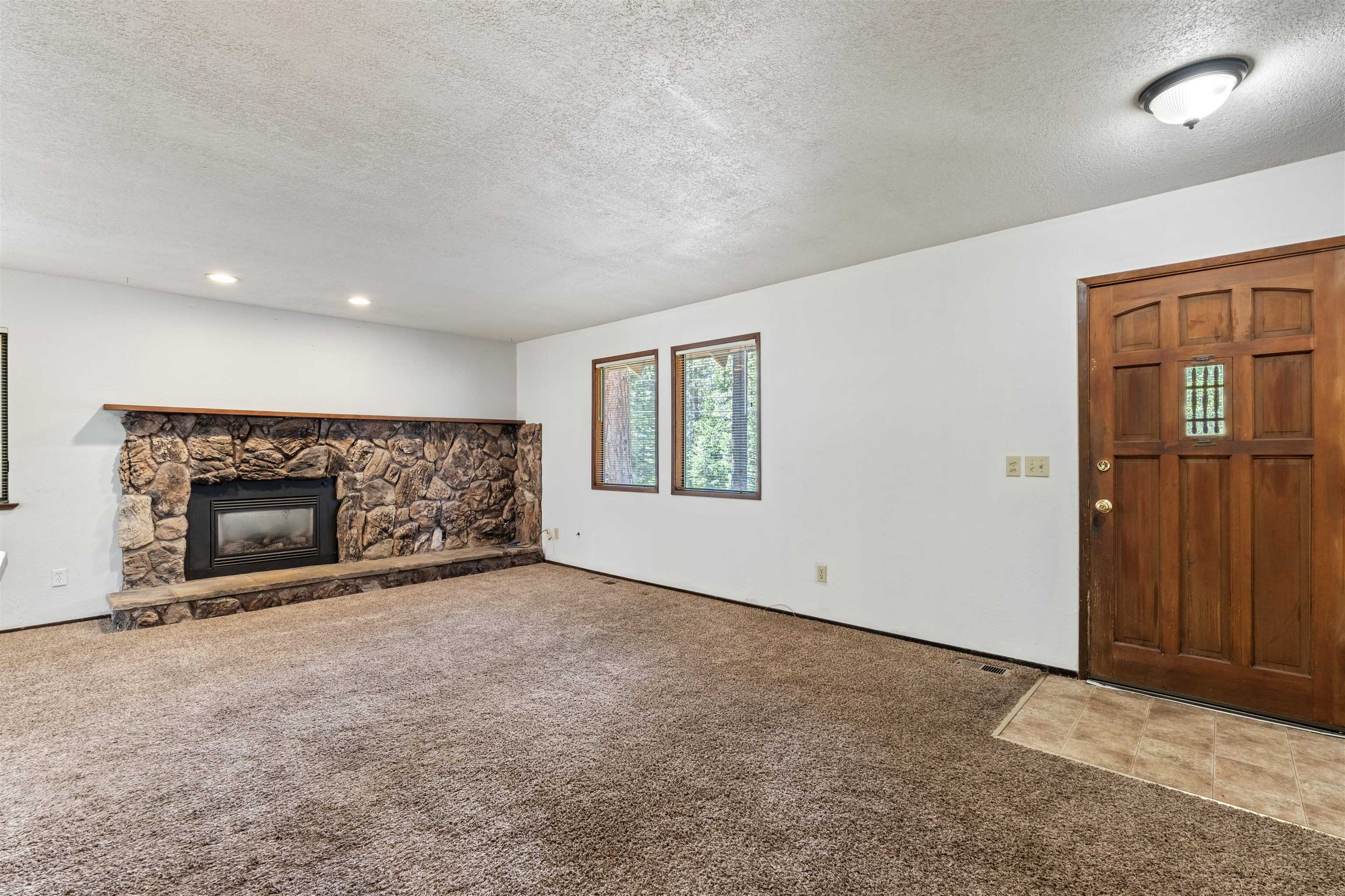 Property Photo: 1076 Nottingham Way CA 96148