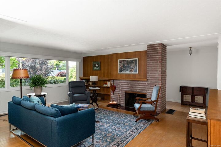 Property Photo: 645 Transit Rd BC V8S 4Z4