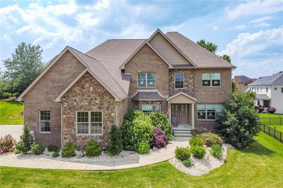 Property Photo:  1010 Country Club Rd  PA 15644 