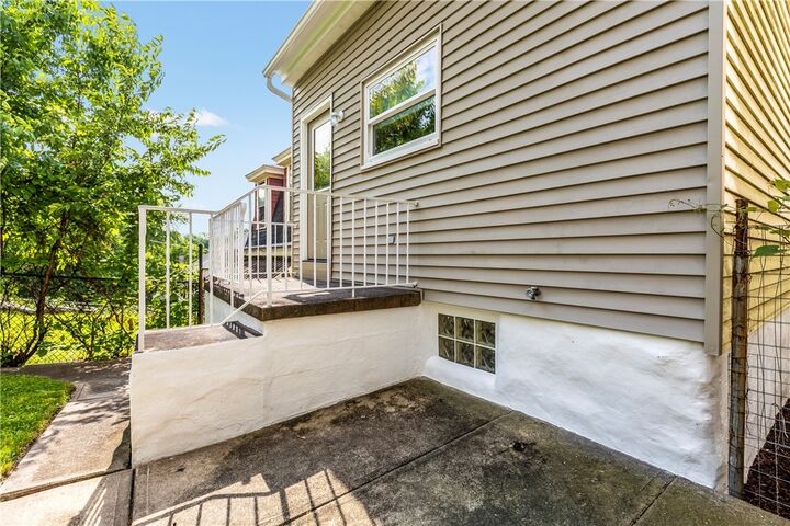 Property Photo:  435 Walde St  PA 15210 