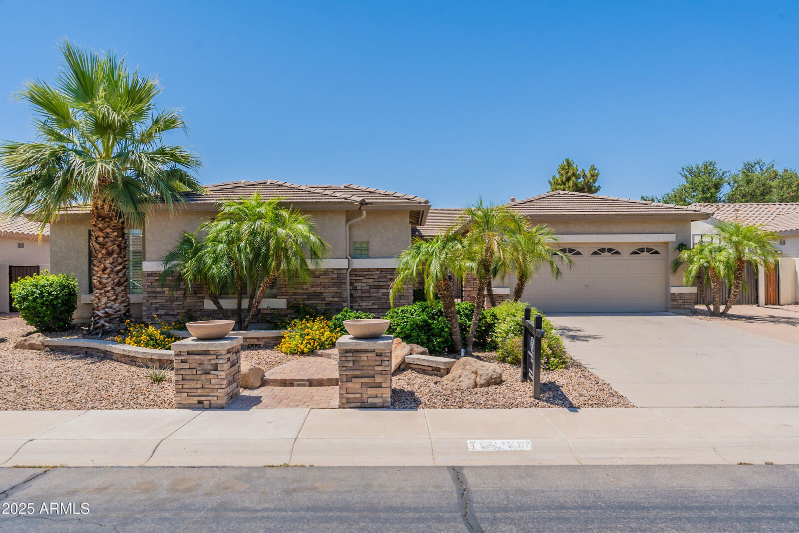 Property Photo:  3173 E Canyon Way  AZ 85249 