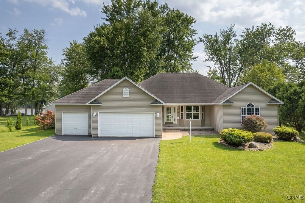 Property Photo:  98 Krystyna Lane 6  NY 13080 