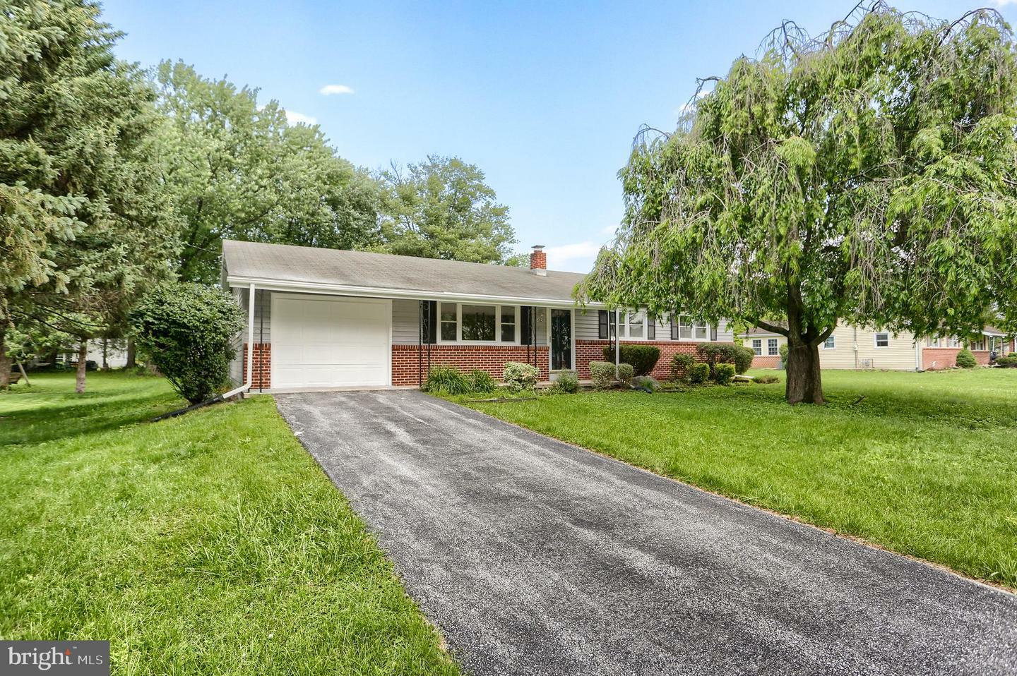 Property Photo: 426 Linden Street PA 17050