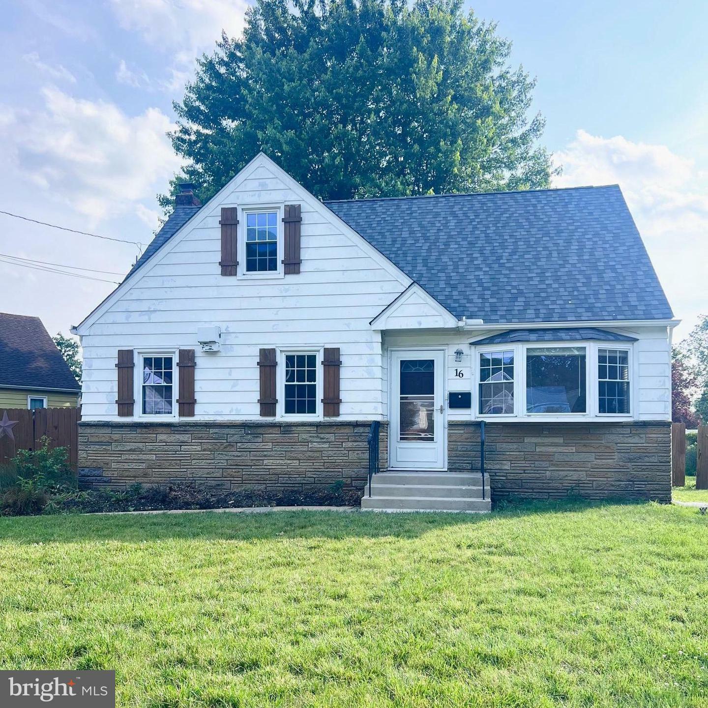 16 Lois Lane  Mount Holly NJ 08060 photo
