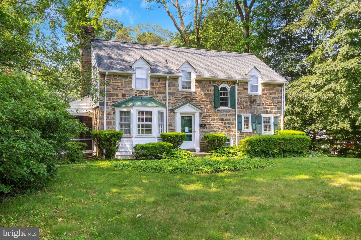 Property Photo:  214 Edgewood Drive  DE 19809 