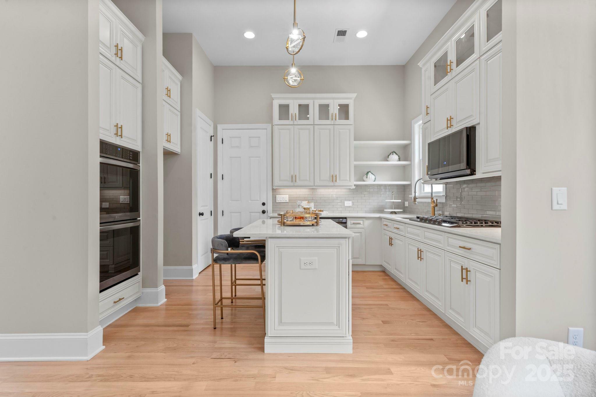 Property Photo: 4015 Randolph Road NC 28211