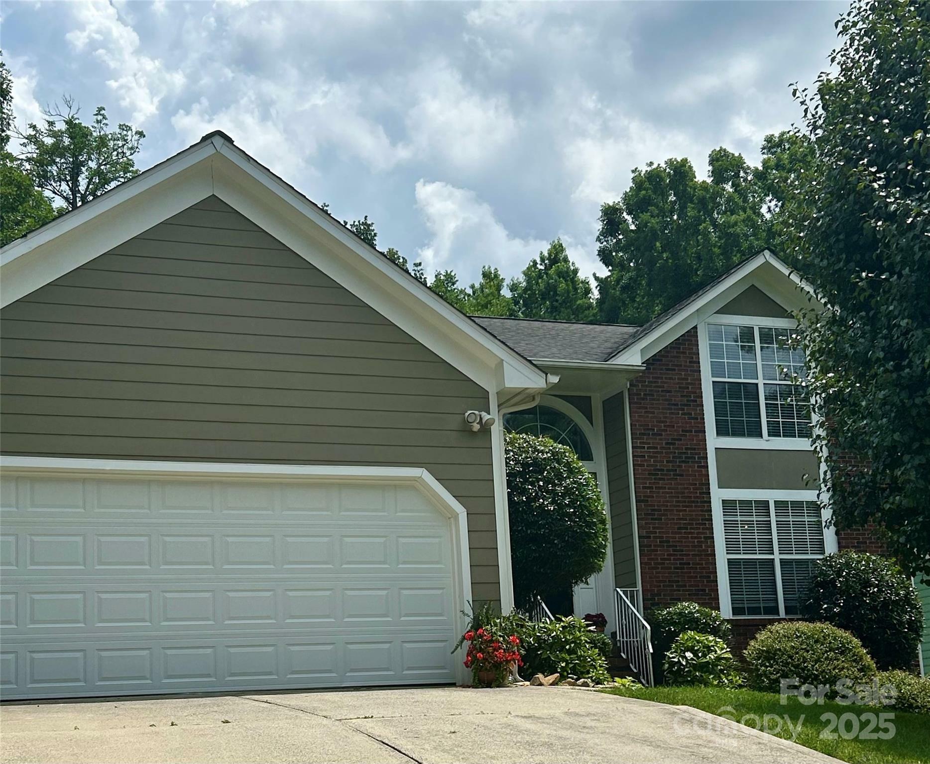 10043 Elsenham Lane  Charlotte NC 28269 photo