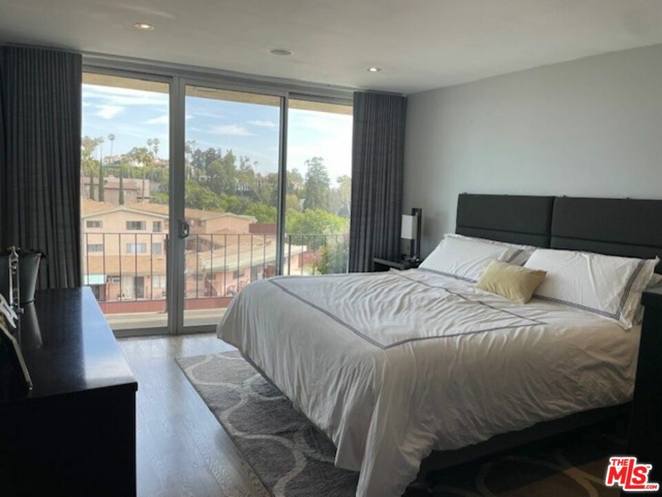 2260 N Cahuenga Blvd  Los Angeles CA 90068 photo