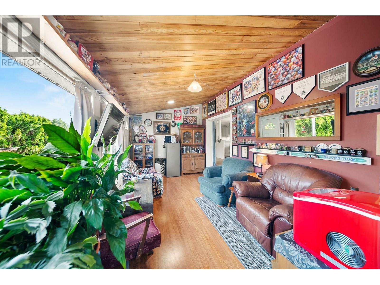 Property Photo: 1361 30 Street Southeast 64 BC V1E 2P6