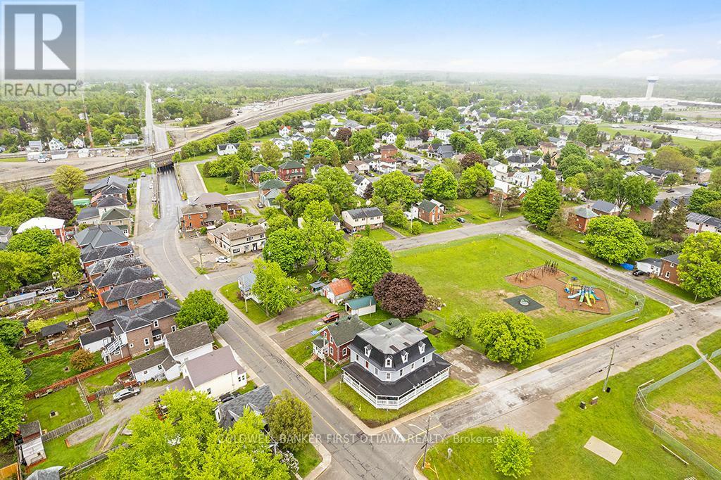 Photo de la propriété: 151 Chambers Street ON K7A 2Z5