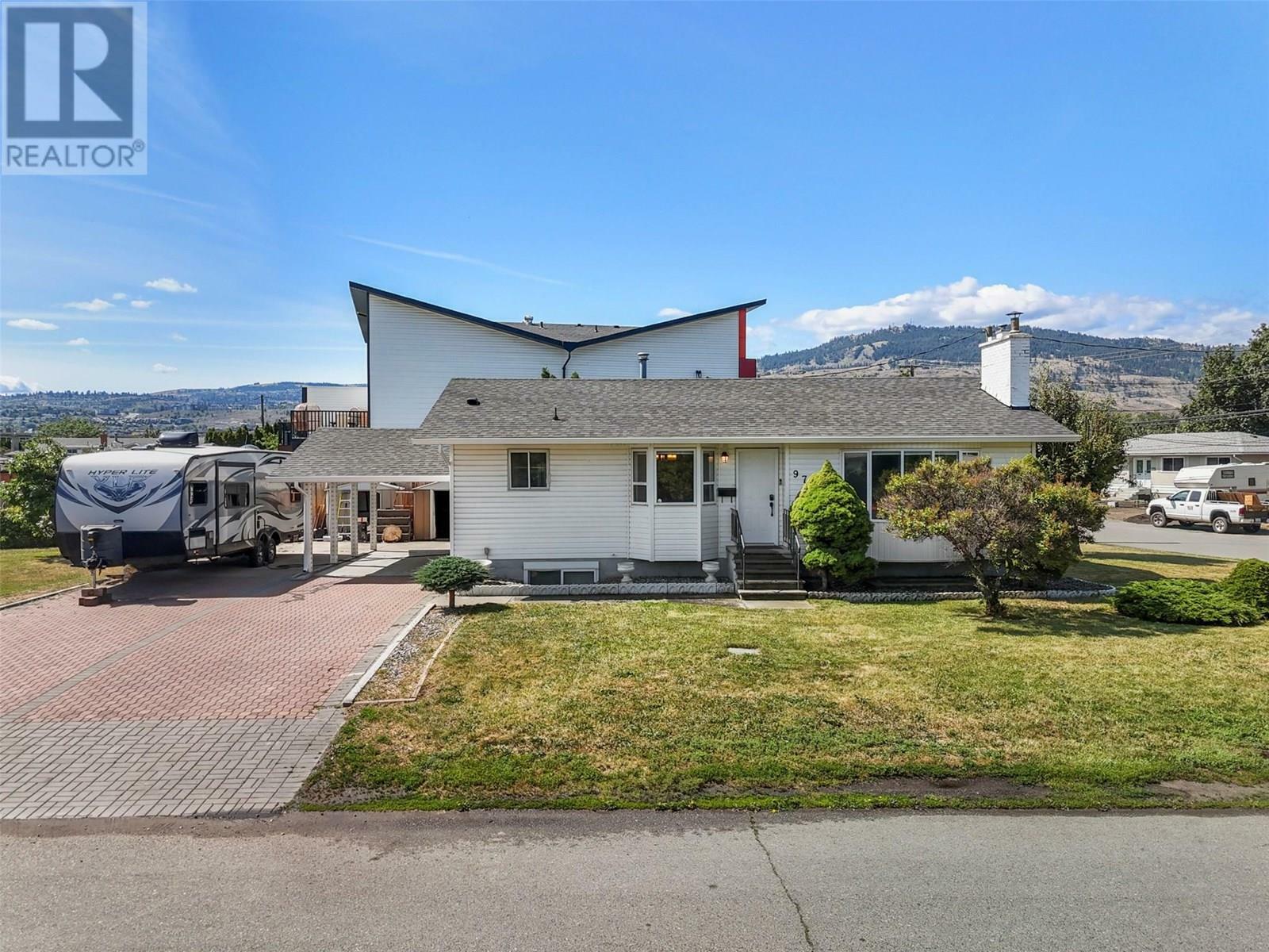 Property Photo: 971 Kirkland Place BC V2B 3Y7