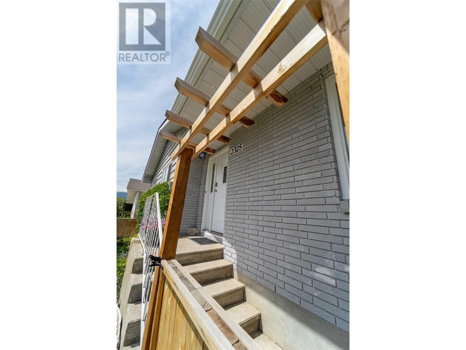 Photo de la propriété:  2325 Reid Avenue  BC V1K 1J5 