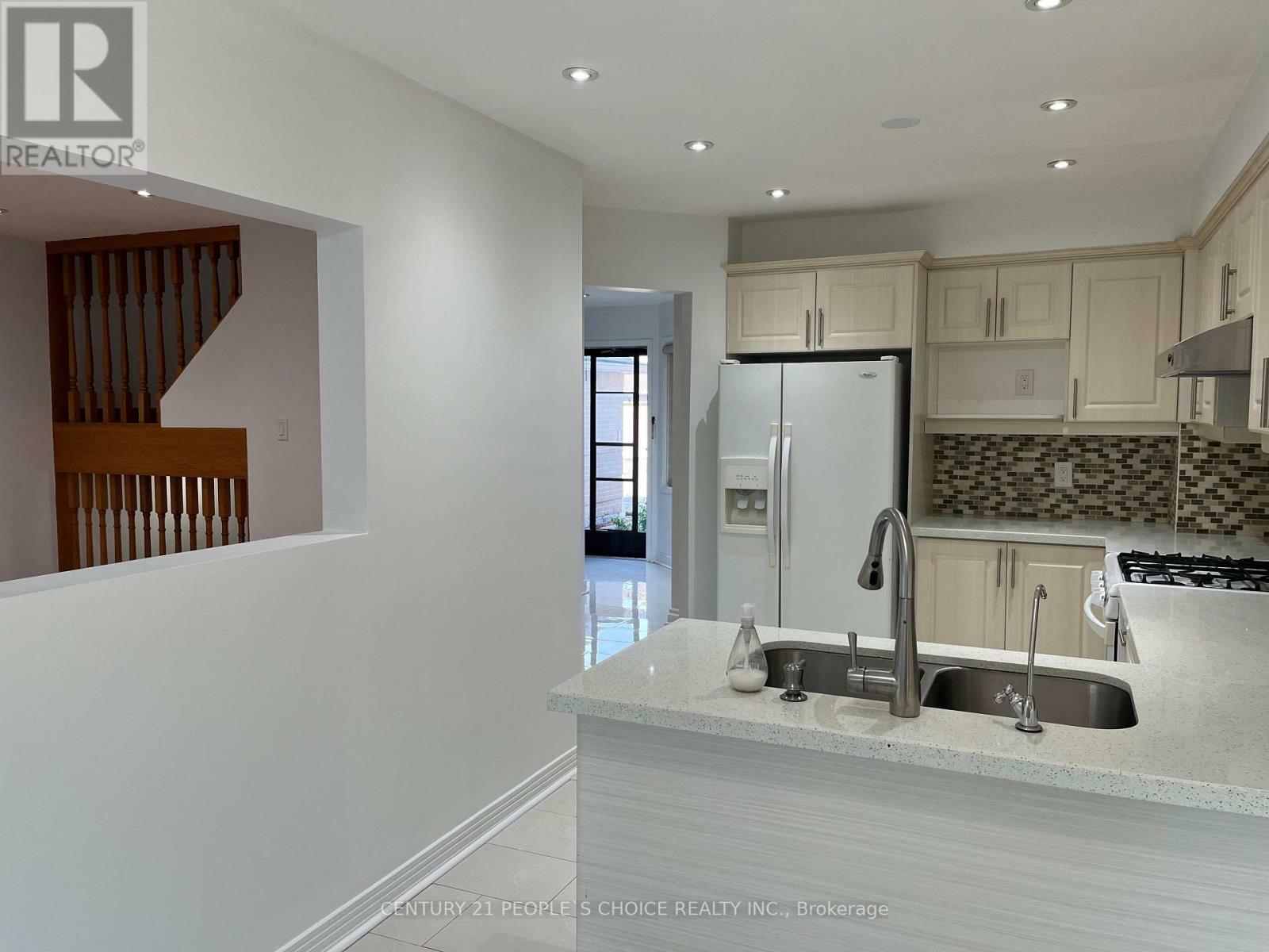 Property Photo: 3600 Colonial Drive 50 ON L5L 5P5