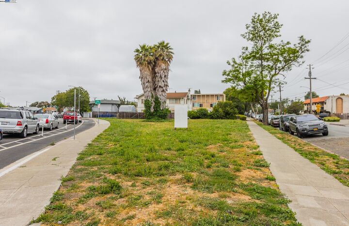 Property Photo: 1405 Grand Ave CA 94577