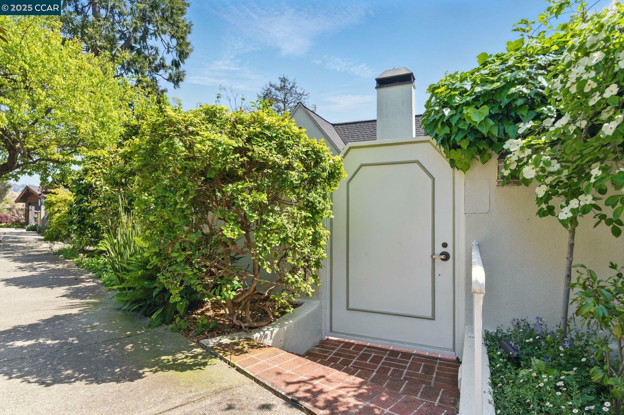 Property Photo: 200 Hillcrest Rd CA 94705