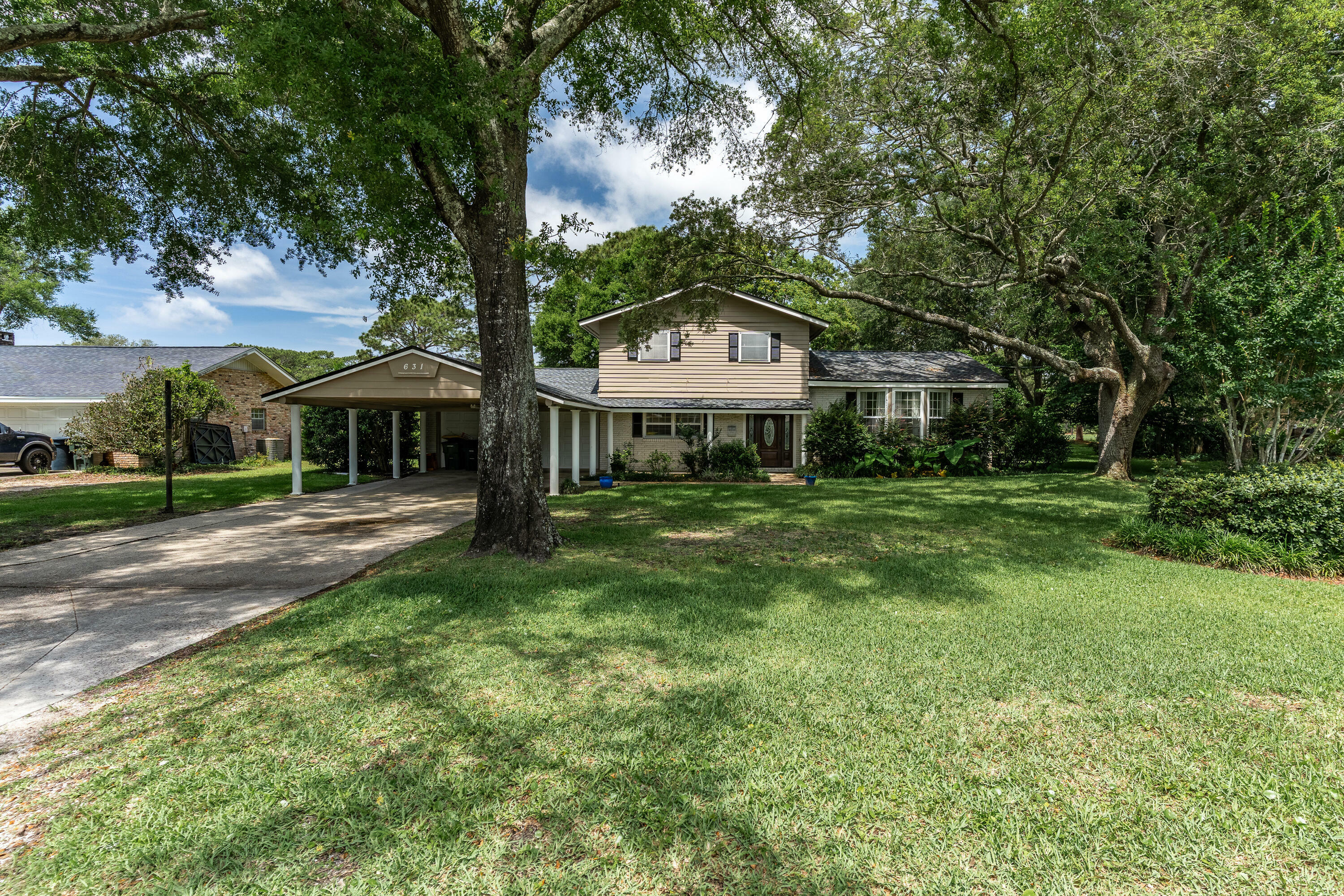631 NE Country Club Avenue  Fort Walton Beach FL 32547 photo