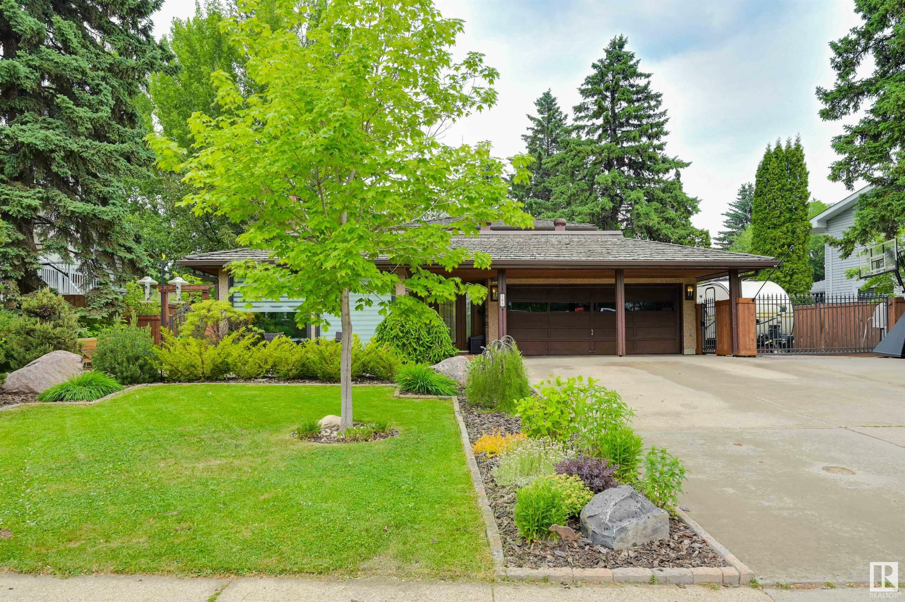 188 Quesnell Crescent NW  Edmonton AB T5R 5P3 photo