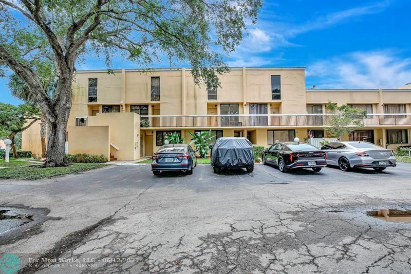 Property Photo: 2821 SW 87th Ave 811 FL 33328