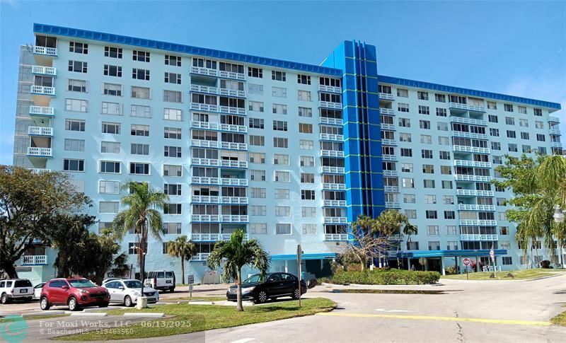 Property Photo: 4001 Hillcrest Dr 912 FL 33021