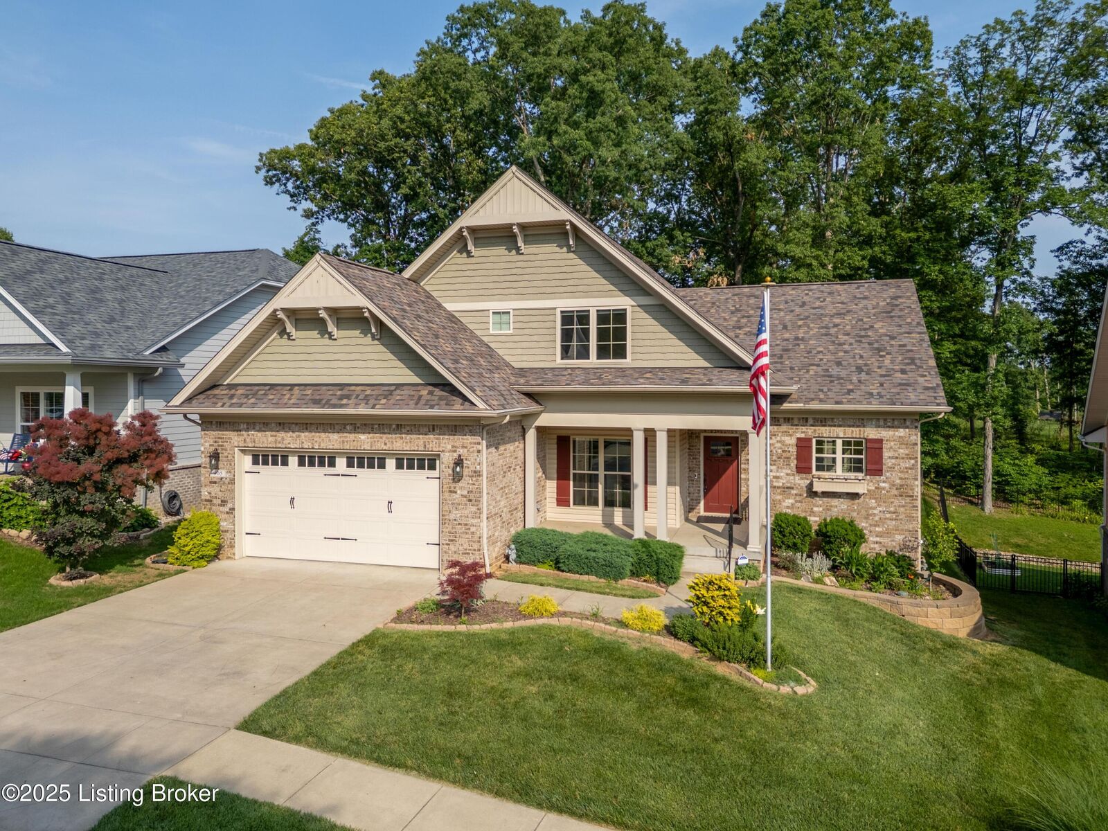 Property Photo:  905 Artisan Pkwy  KY 40031 