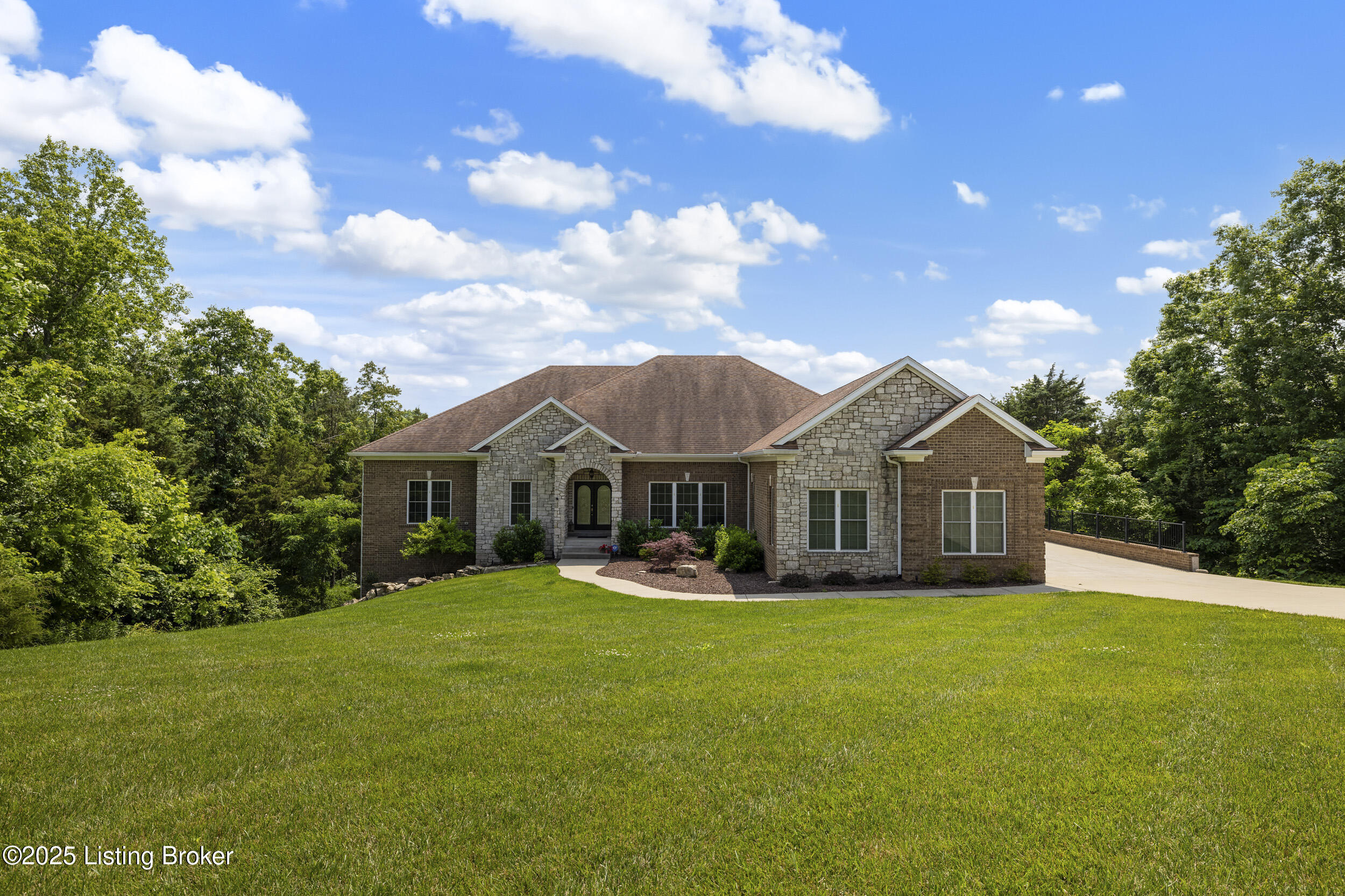 Property Photo: 6103 Winkler Rd KY 40014