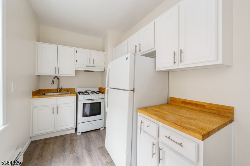 Property Photo: 32 W 10th St 4 NJ 07002