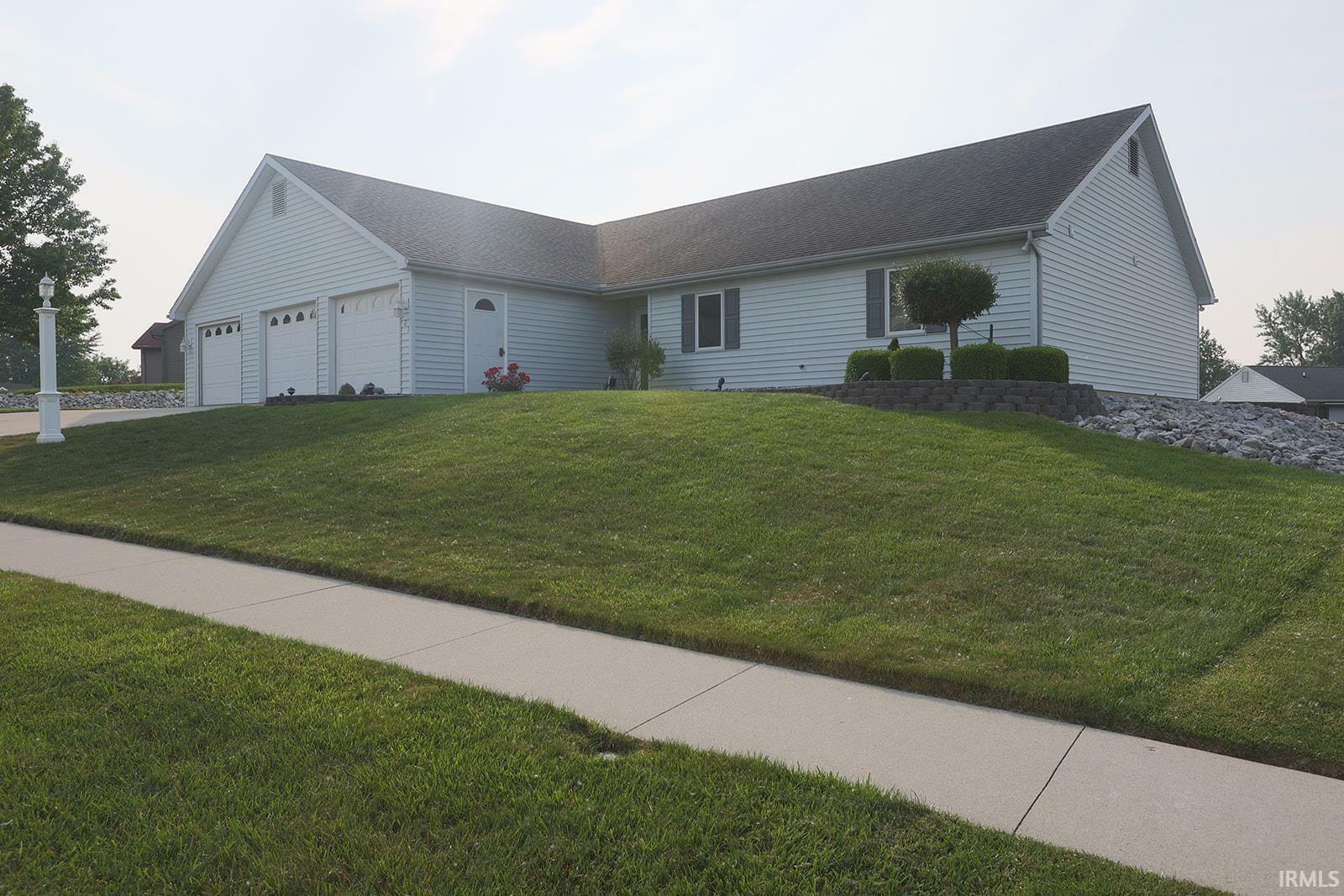 Property Photo: 327 Hillside Avenue IN 46783-8815