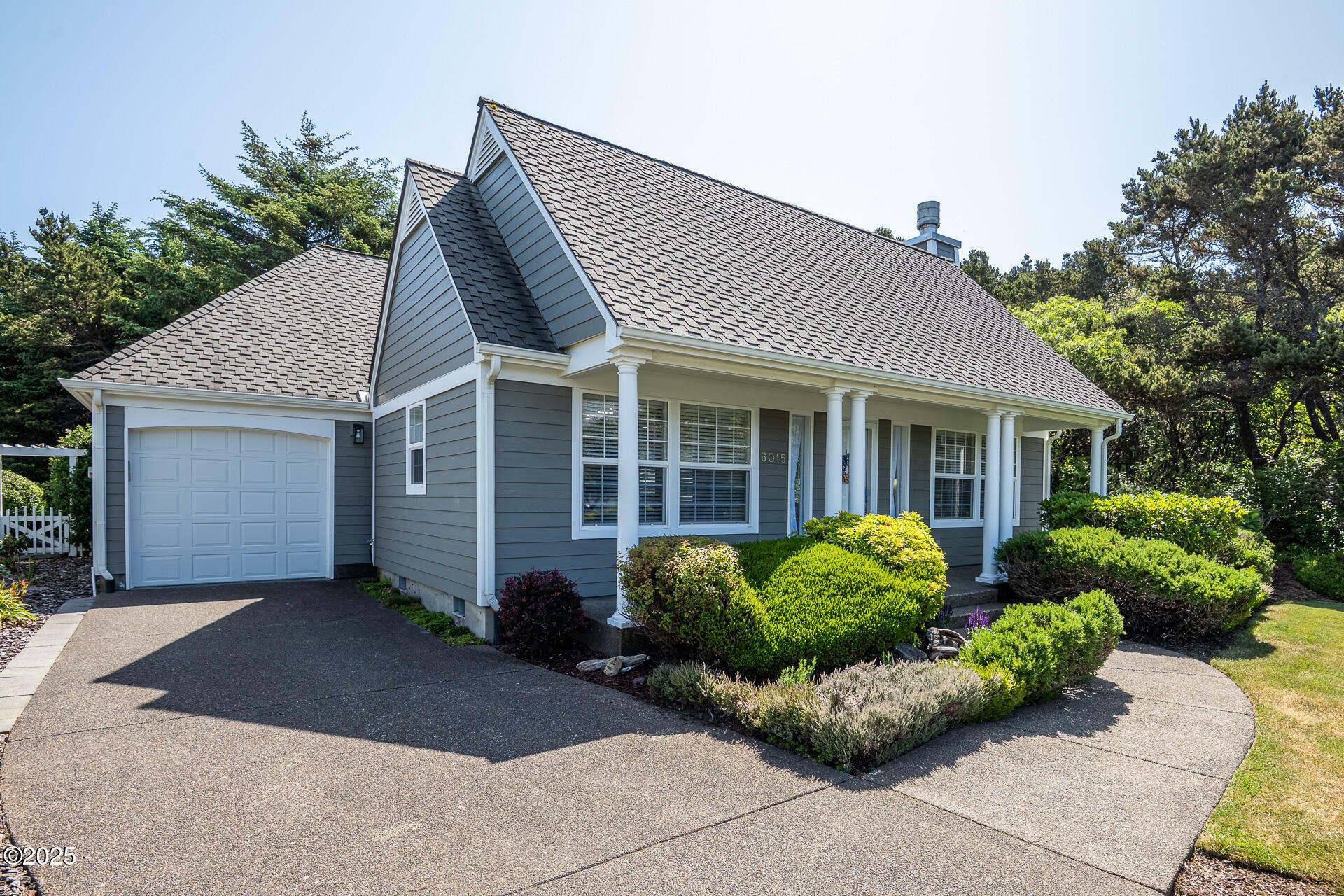Property Photo:  6015 SW Arbor Drive  OR 97366 