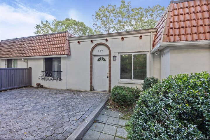 Property Photo:  269 Brettonwoods Drive 269  NY 11727