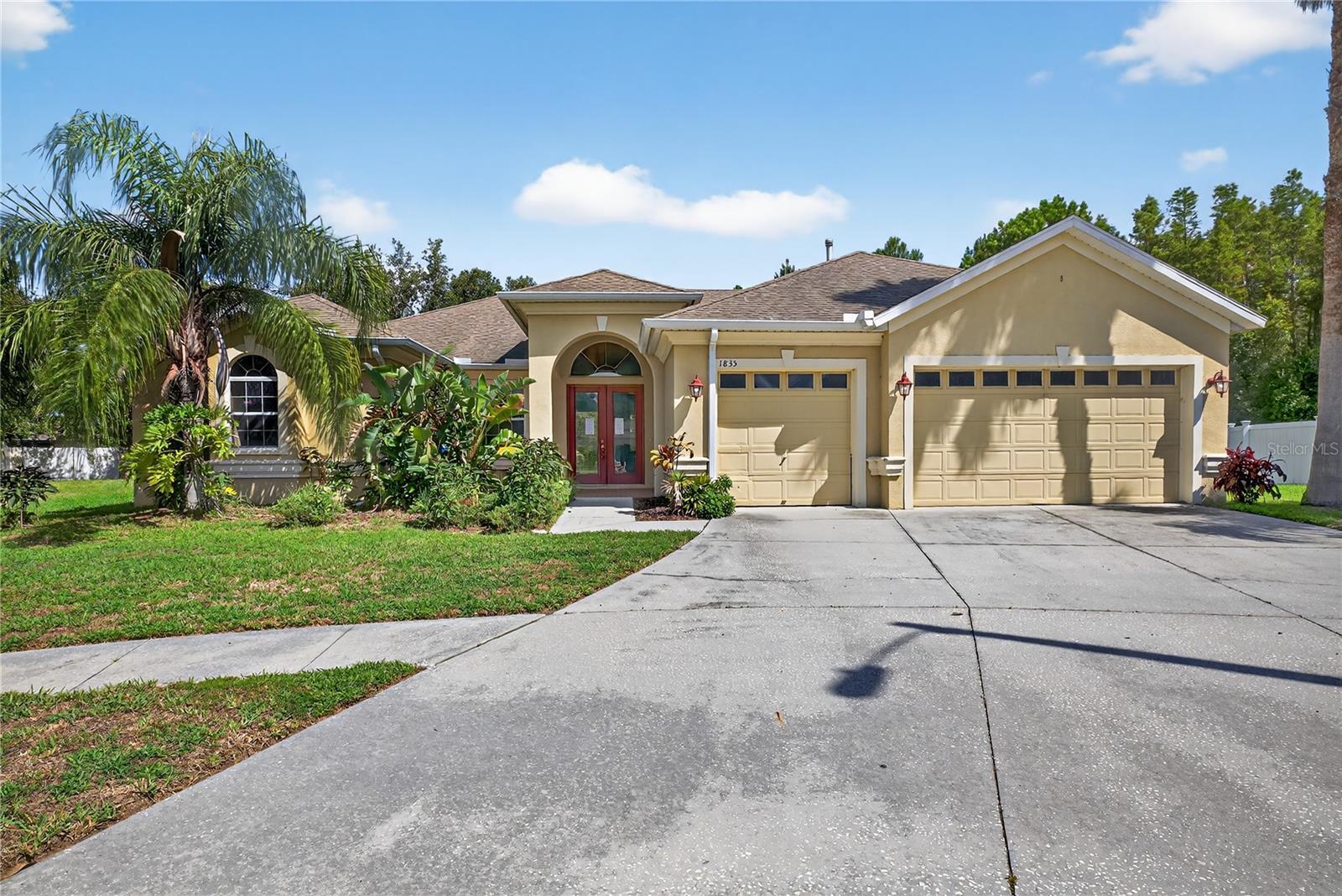 Property Photo: 1835 Fircrest Court FL 33543