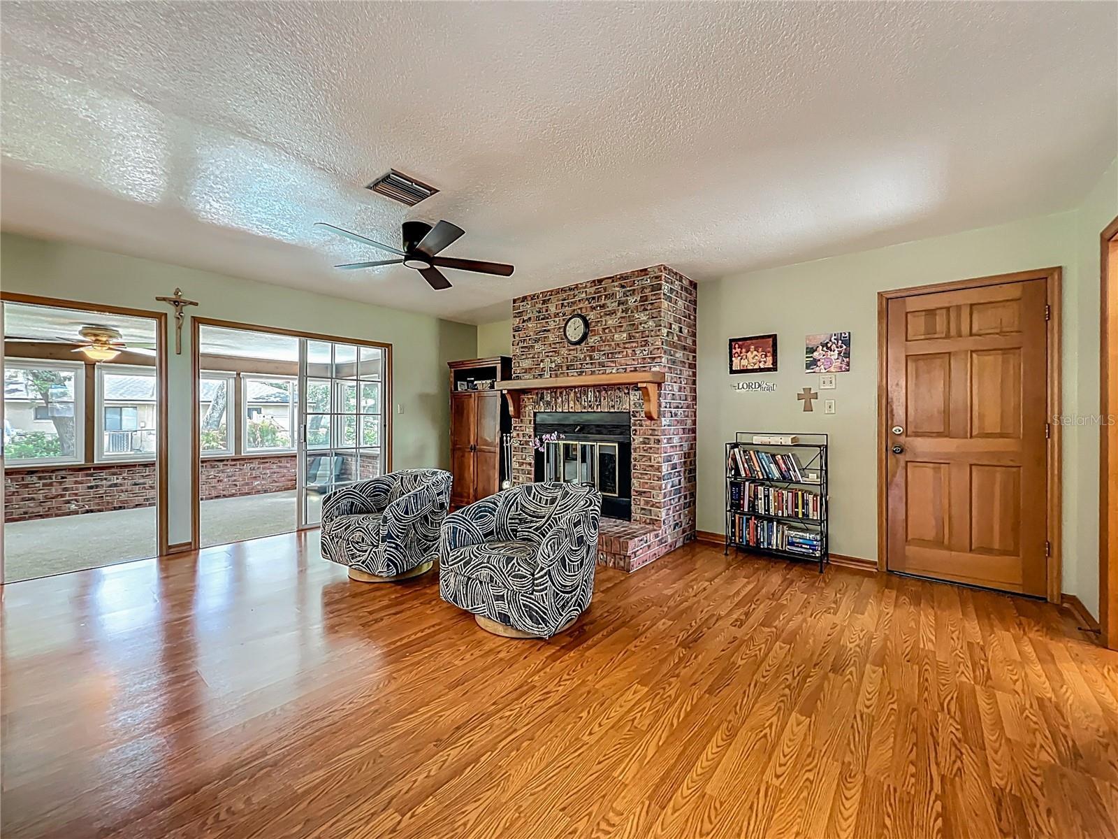 Property Photo:  1850 Lakeshore Cir  FL 32750 