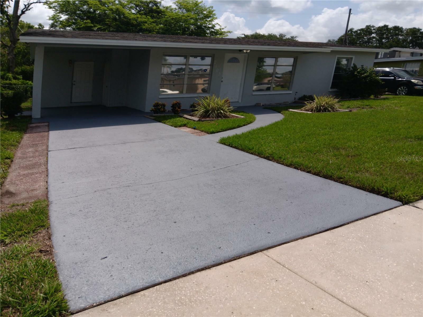 Property Photo: 2103 Mantilla Avenue FL 32811