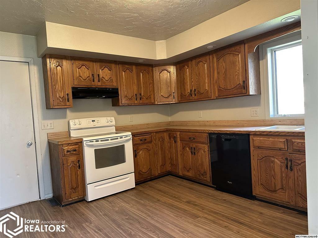 Property Photo: 304 10th Street IA 50459
