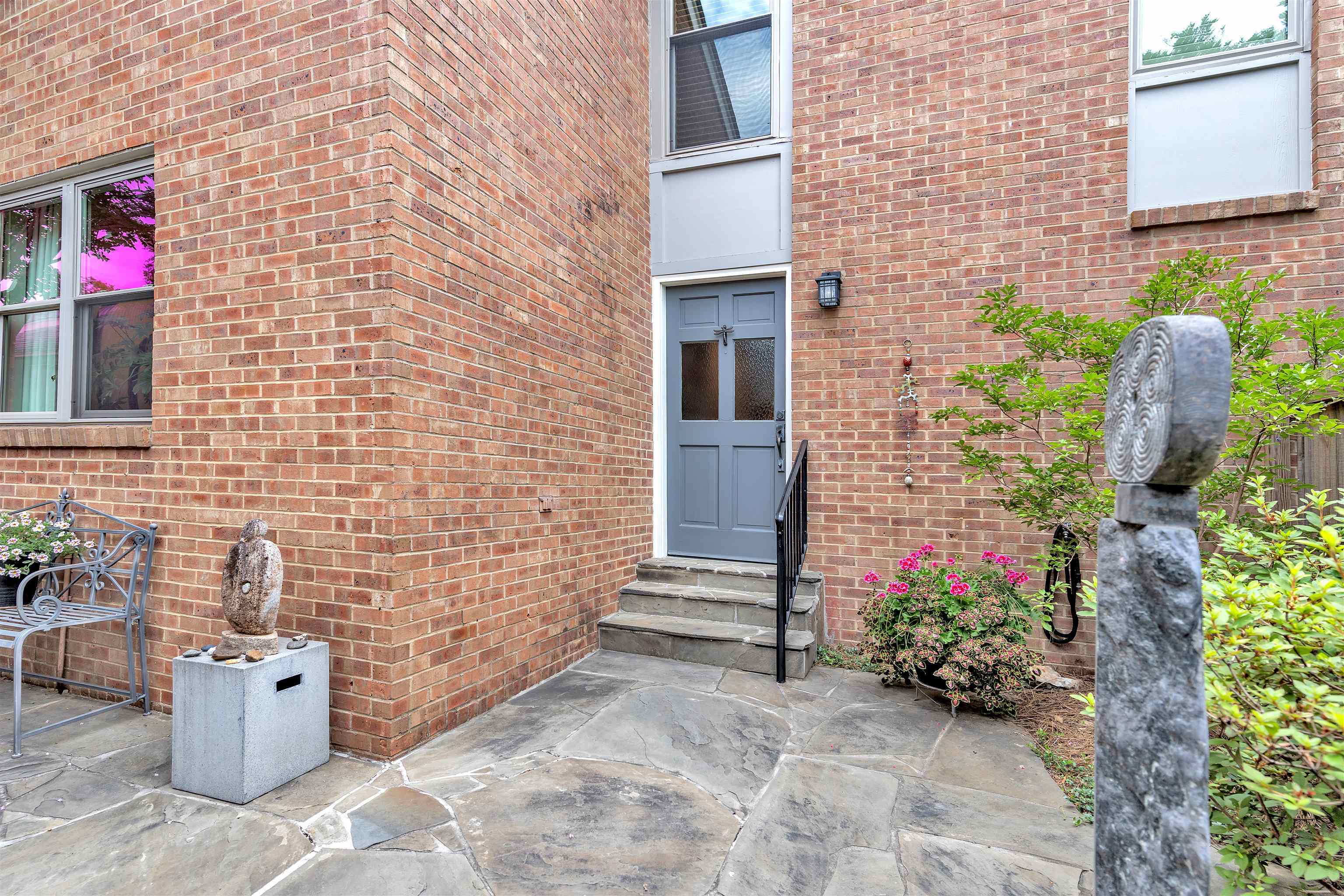 Property Photo: 2016 Restington Ln 2016 TN 38119