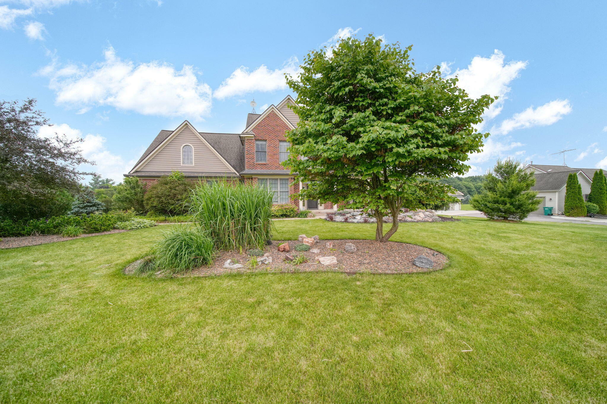 Property Photo: 874 Pinecrest MI 48130